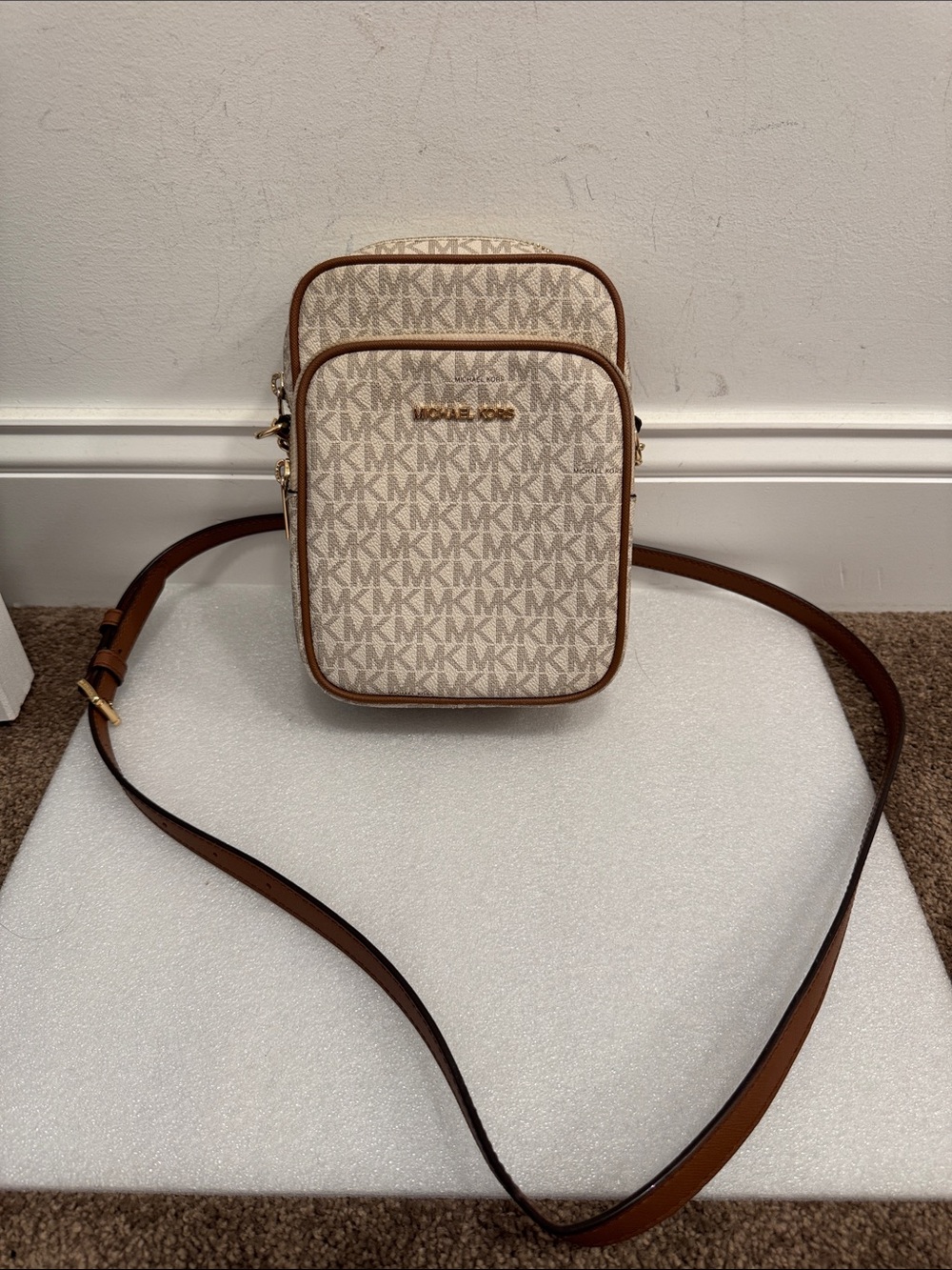 Michael Kors jet set travel medium logo crossbody bag purse